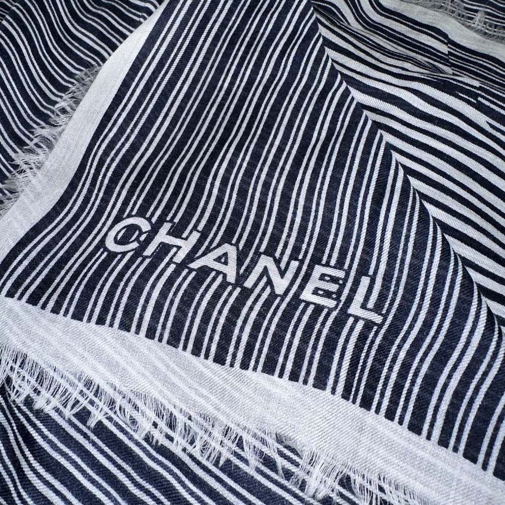 CHANEL SCARF BLUE AND WHITE - Picture 2 of 8